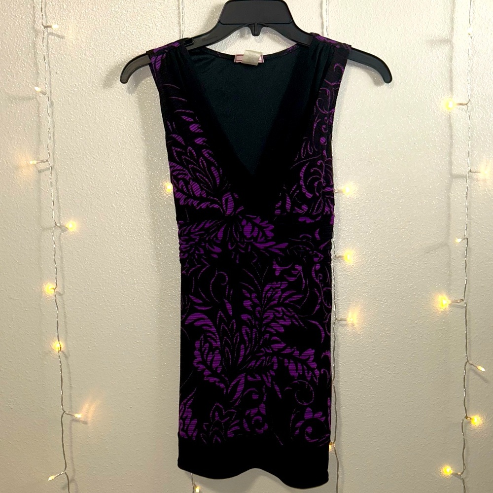 V-neck sleeveless wrap top